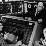 The brief historical development of the computer from 1st generation to 5th.