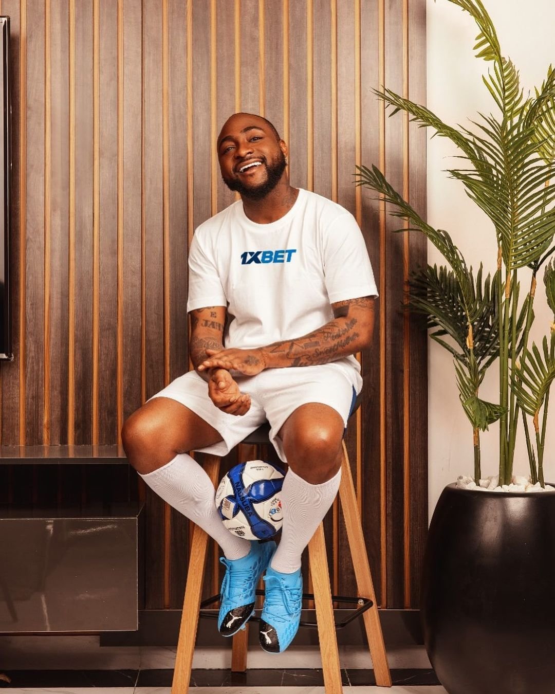 Singer, Davido shows off his kitchen skills (video)