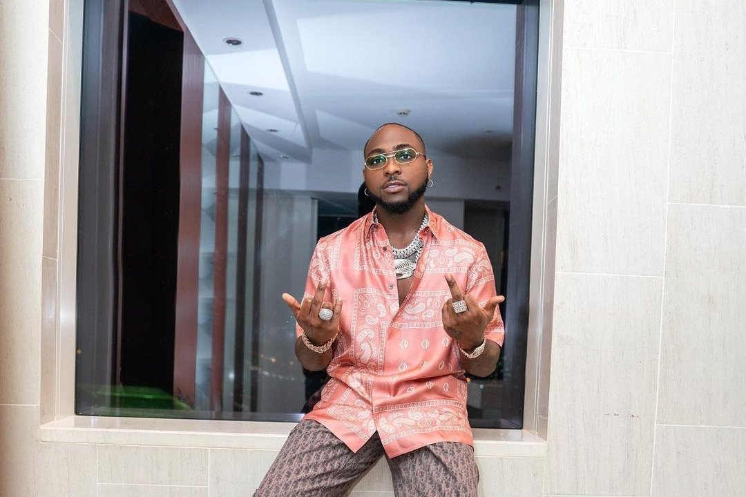 Davido reacts as Bundesliga Club, Borussia Dortmund uses his popular slang “E choke” to celebrate victory (WATCH)