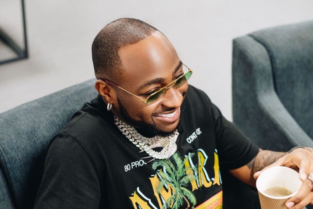 "Shey I fit see future inside" – Nigerians react as Davido spends ₦68m on 4 new TV sets, shares video (WATCH)