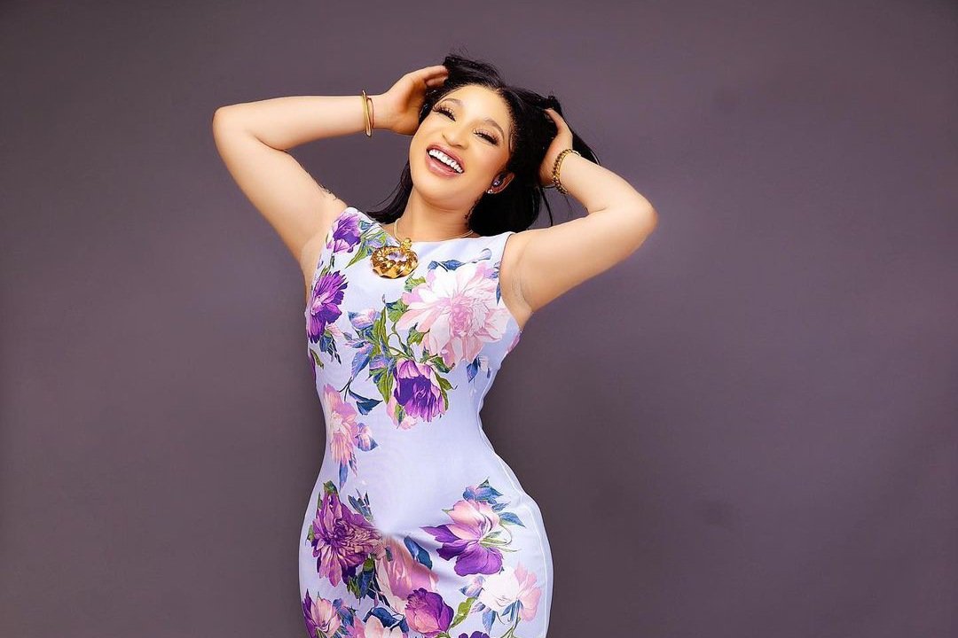 "Mama take it easy on us" – Tonto Dikeh causes stirs online as she publicly displays her massive backside on IG (Photo)