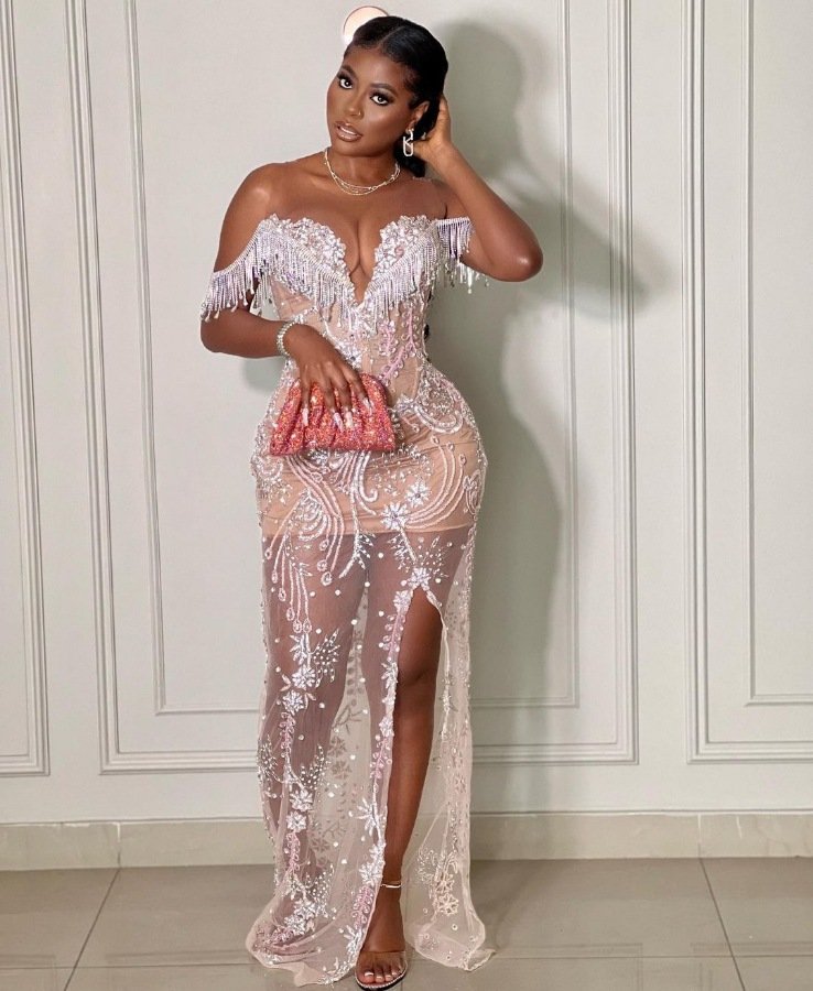 “My money dey show” – Davido gushes over photo of Sophia Momodu rocking Skintight dress showing her hot curves
