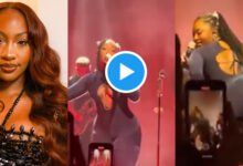 “Tems too h0t, see yansh” – Reactions as Tems tw£rks hard on stage (WATCH)